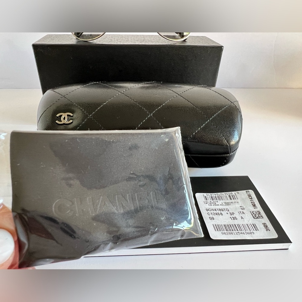 CHANEL 4189 silver/grey size 59/14 sunglasses  Black Quilted Eyewear Case - Picture 6 of 11
